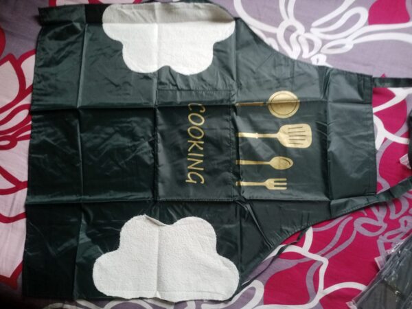 Kitchen apron waterproof and oilproof  with hand wiping towel and big pocket. - Image 2